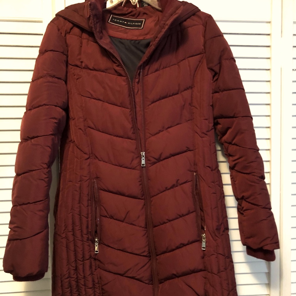 Tommy Hilfiger Winter Puffy coat.  Burgundy color!! Worn twice.